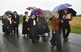Les Nociers d'Athée pendant la parade des associations