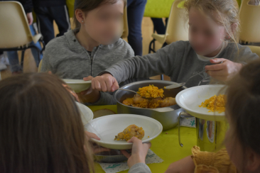 &agrave; Simpl&eacute;, les &eacute;l&egrave;ves font le service