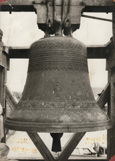 Cloche de Coss&eacute;-le-Vivien